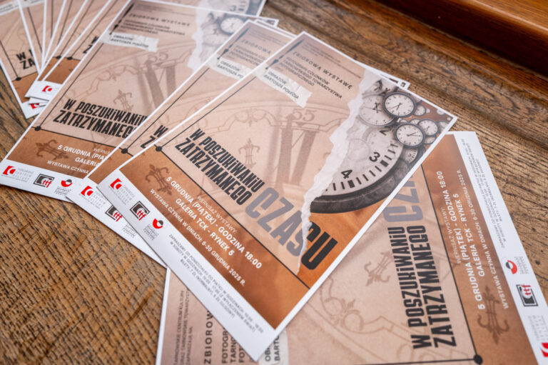 „W poszukiwaniu zatrzymanego czasu” – Wystawa zbiorowa członków TTF i obrazów Bartosza Połecia – Galeria TCK