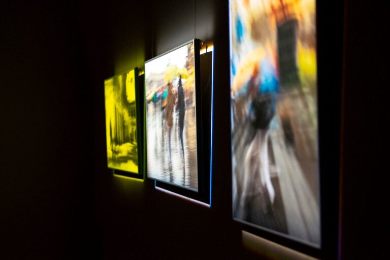 „Nim zgaśnie słońce” – wernisaż wystawy Małgorzaty Sikory w Galerii TCK